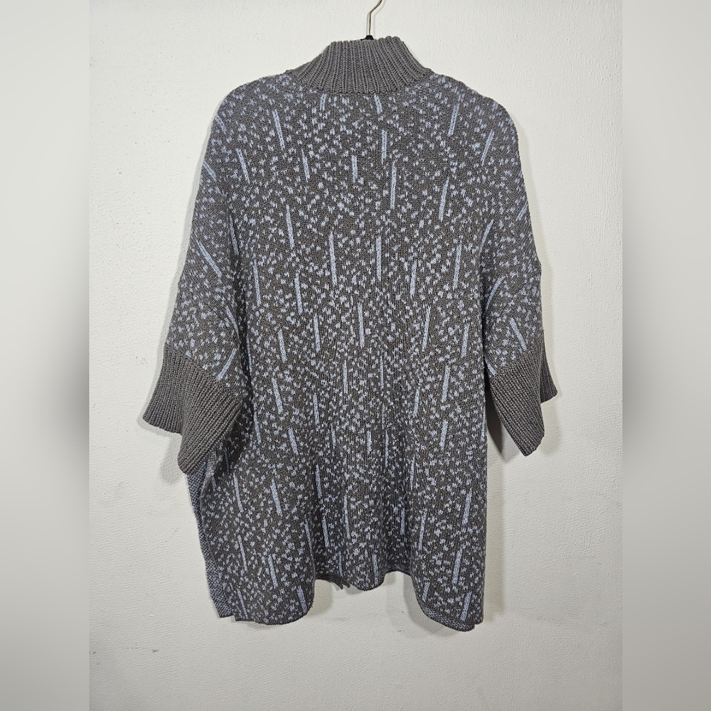 Gray and Blue Patterned Button-Up Cardigan - Picture 2 of 10